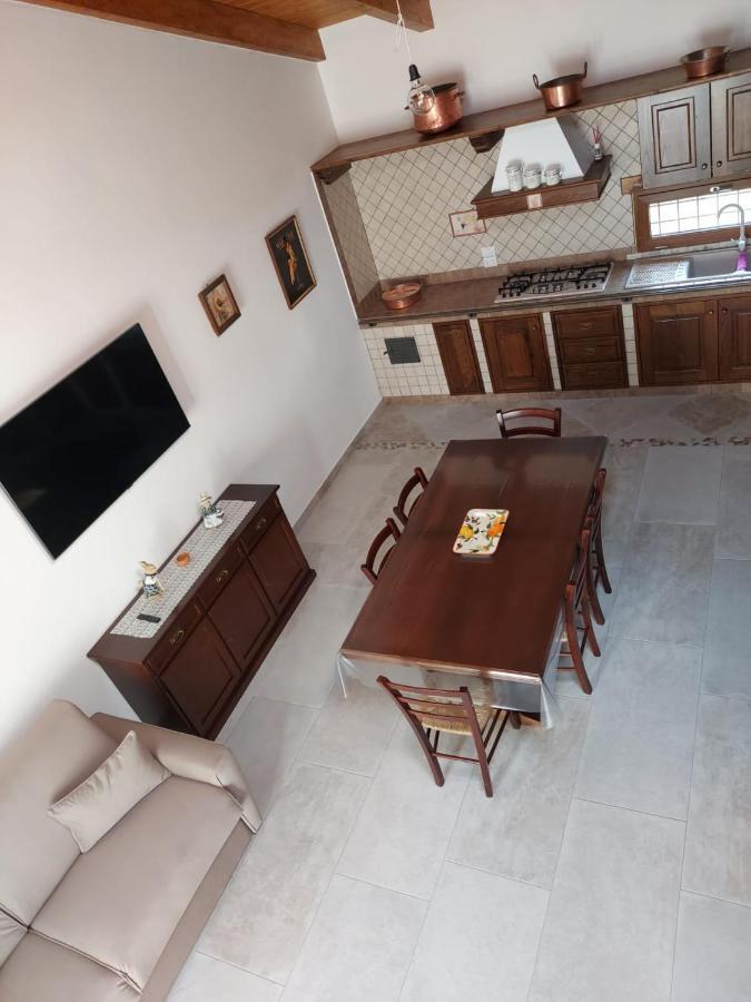 לינה וארוחת בוקר Santo Stefano del Sole La Casa Sull'Aia,Av מראה חיצוני תמונה