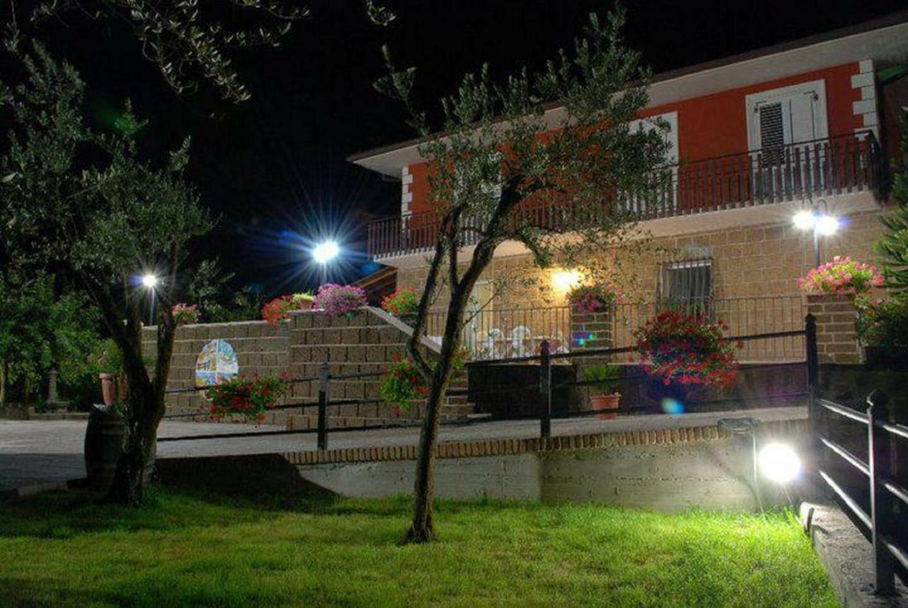 לינה וארוחת בוקר Santo Stefano del Sole La Casa Sull'Aia,Av מראה חיצוני תמונה