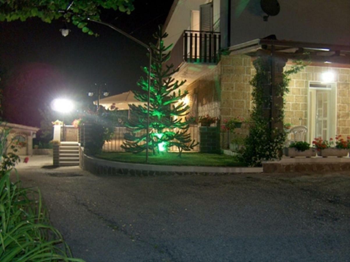 לינה וארוחת בוקר Santo Stefano del Sole La Casa Sull'Aia,Av מראה חיצוני תמונה